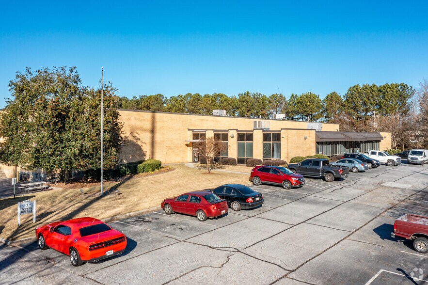 Primary Photo Of 1640 Stone Ridge Dr, Stone Mountain Warehouse For Lease