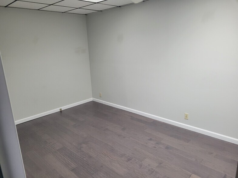 More Photos Of 1133 West Mill Rd, Evansville Office For Lease
