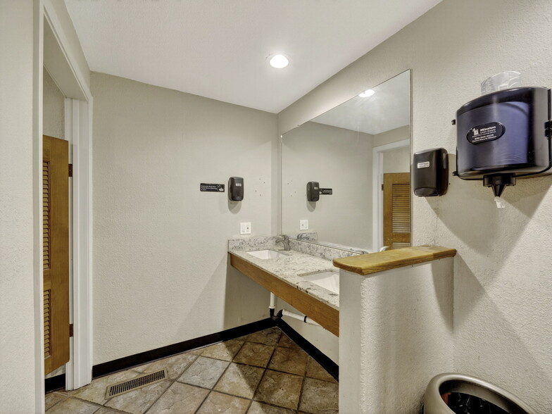 More Photos Of 16451 Golf rd, Cobb Golf Course Driving Range For Sale