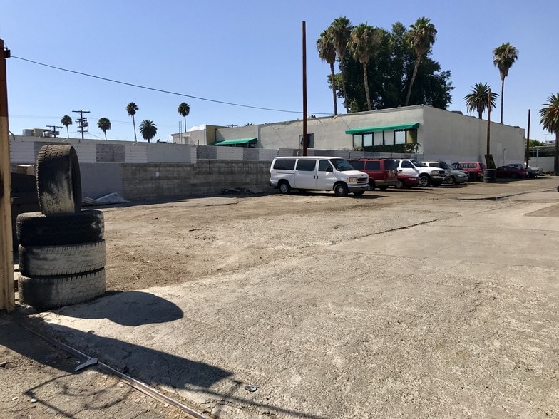More Photos Of 20930 Sherman Way, Canoga Park Auto Dealership For Lease