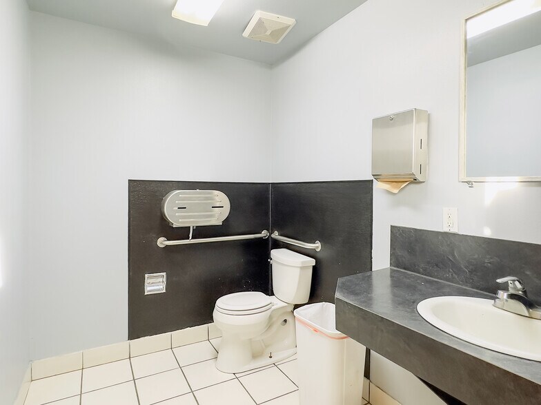 More Photos Of 1027 Linden Ave, Lewiston Carwash For Sale