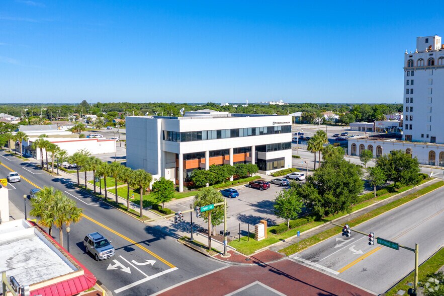 More Photos Of 100 W Stuart Ave, Lake Wales Coworking Space