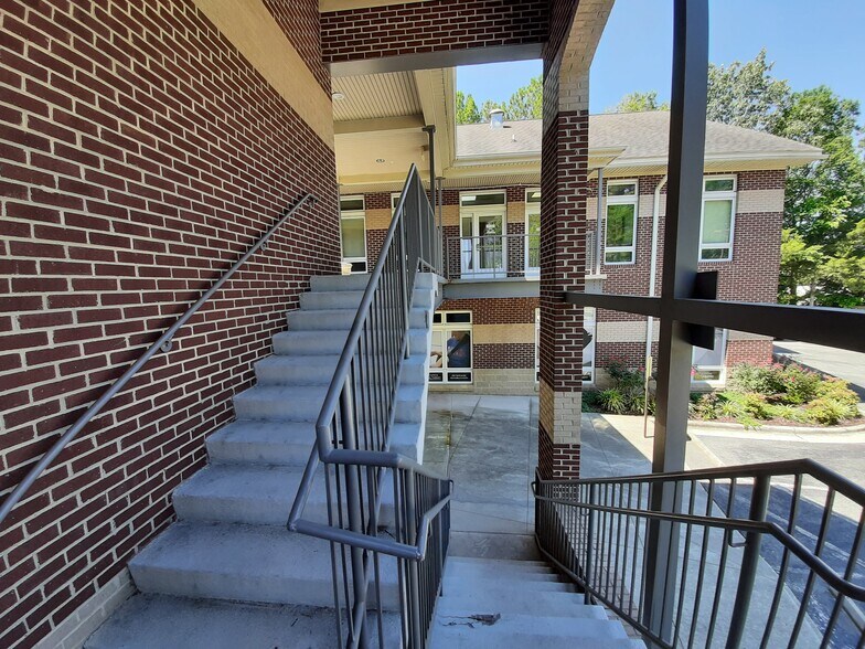 More Photos Of 1709 Legion Rd, Chapel Hill Coworking Space