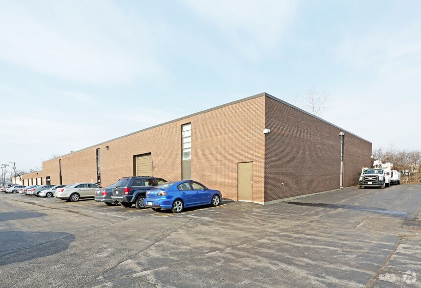 More Photos Of 435 W Fullerton Ave, Elmhurst Light Manufacturing For Sale