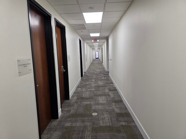More Photos Of 9525 Hillwood Dr, Las Vegas Office For Lease