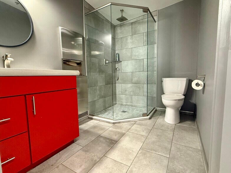 More Photos Of 161 W Speed Way, Pontiac Parking Garage For Sale
