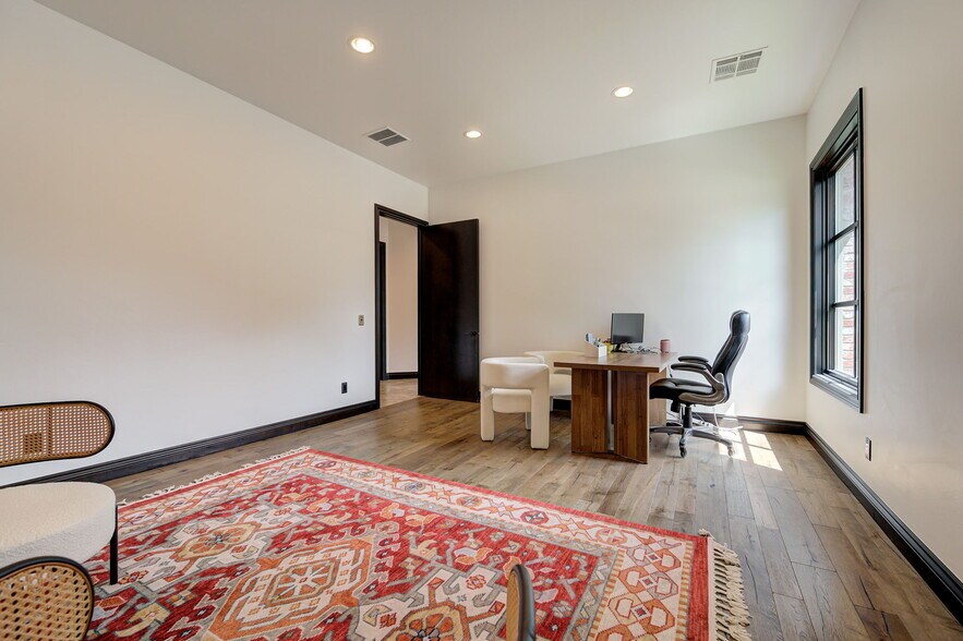 More Photos Of 2917 NW 156th St, Edmond Office Residential For Lease