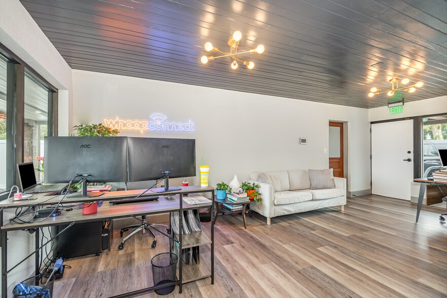 More Photos Of 390 Poinciana Dr, Melbourne Office Residential For Lease