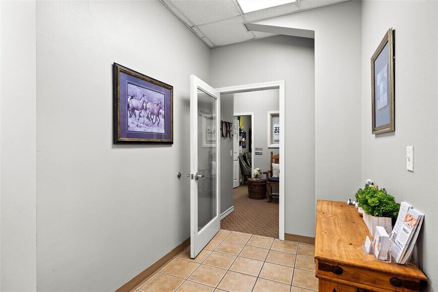 More Photos Of 800 W Highway 290, Dripping Springs Medical For Sale