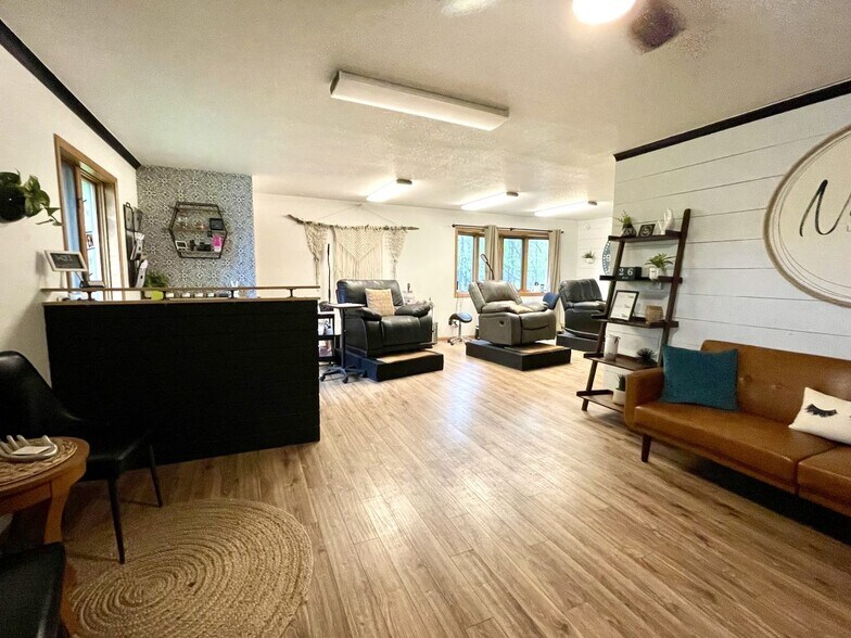 More Photos Of 1440 W Ridge St, Marquette Storefront Retail Office For Sale