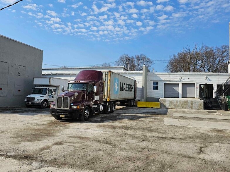 More Photos Of 100 Business St, Hyde Park Unknown For Lease