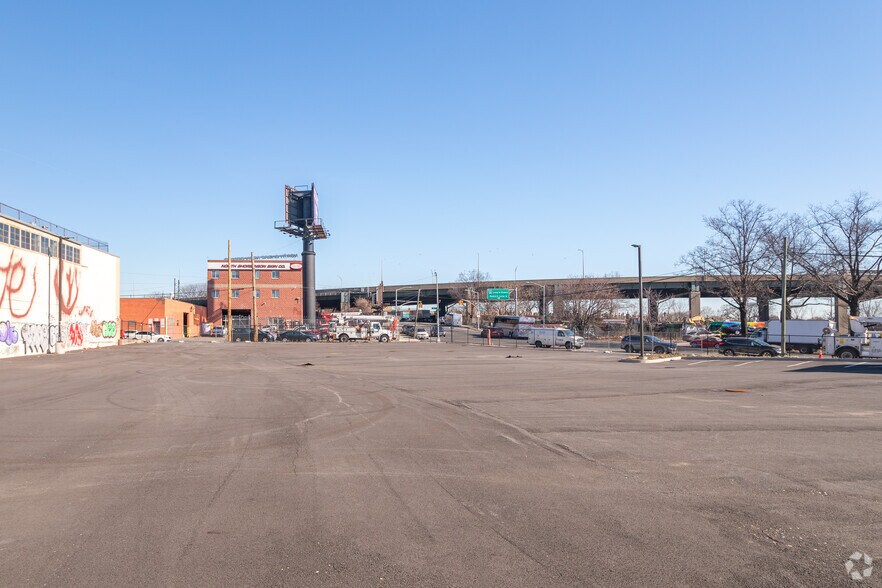 More Photos Of 5412 48th St, Maspeth General Retail For Lease