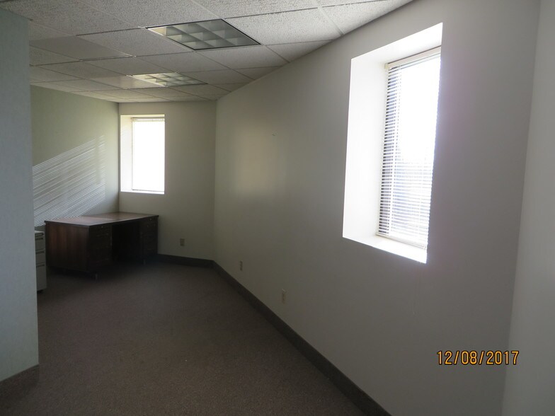 More Photos Of 700 W Metro Park, Rochester Coworking Space