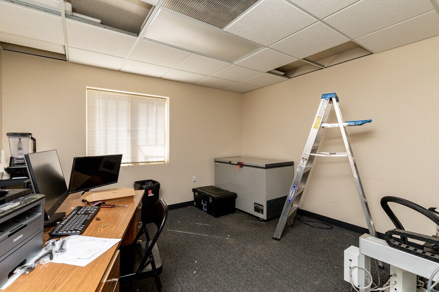 More Photos Of 43 N Silicon Dr, Pueblo Warehouse For Sale