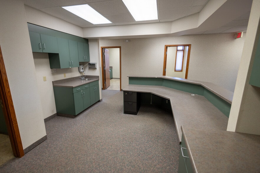 More Photos Of 1110 Oak Ridge Dr, Eau Claire Medical For Lease