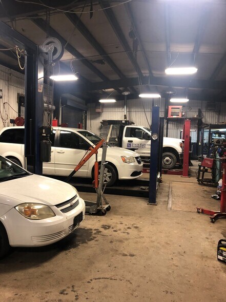 More Photos Of 1286 Huff Creek Hwy, Mallory Auto Repair For Sale