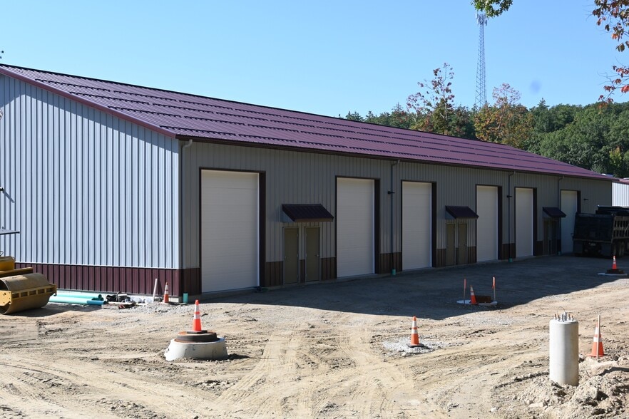 More Photos Of 47 Thames Rd, Hooksett Service For Lease