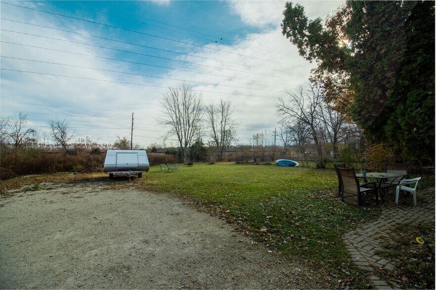 More Photos Of 40523 N Il Route 83, Antioch Apartments For Sale