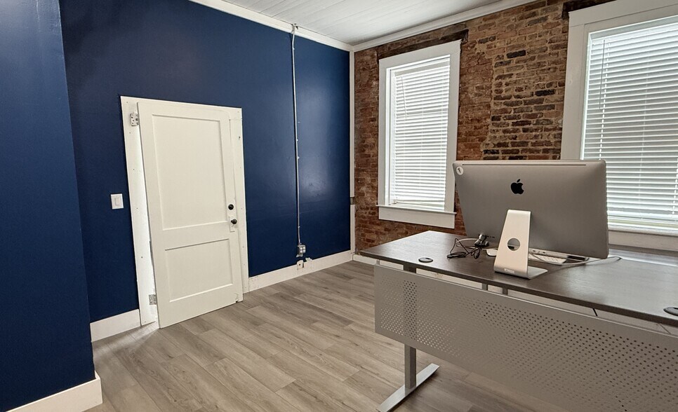 More Photos Of 25 E Main St, Buford Office For Sale