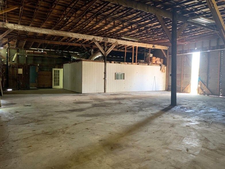 More Photos Of 3613 Lumberdale Rd, Houston Warehouse For Lease