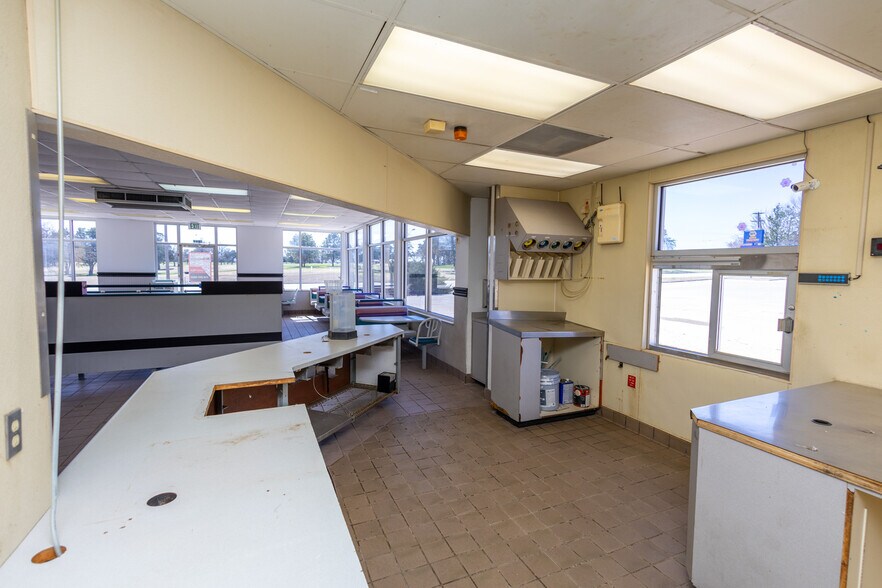 More Photos Of 1403 W 8th St, Wellington Fast Food For Sale