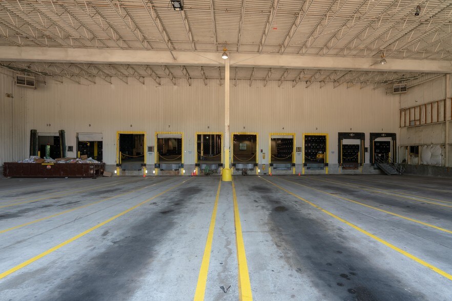 More Photos Of 1924 County Rd 3000 N, Rantoul Warehouse For Lease