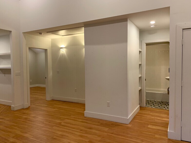 More Photos Of 1601 Holly St, Austin Medical For Lease