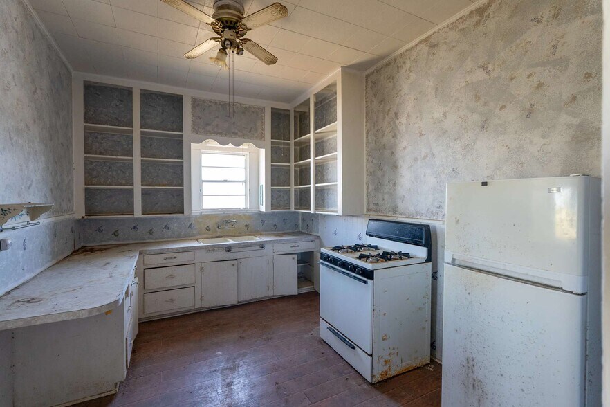 More Photos Of 992 FM 81, Goliad Warehouse For Sale