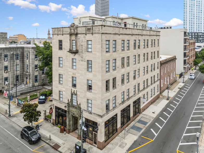 Primary Photo Of 703 Carondelet St, New Orleans Apartments For Sale
