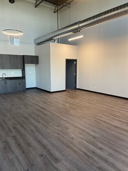 More Photos Of 5501 Adams St, Matteson Flex For Lease