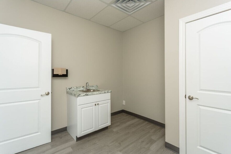 More Photos Of 36 Parkway Ln, Fishersville Storefront Retail Office For Lease