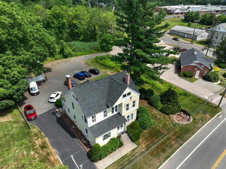 More Photos Of 8 W High St, East Hampton Office For Sale