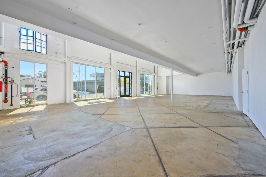 More Photos Of 8451 Melrose Ave, West Hollywood Storefront For Lease