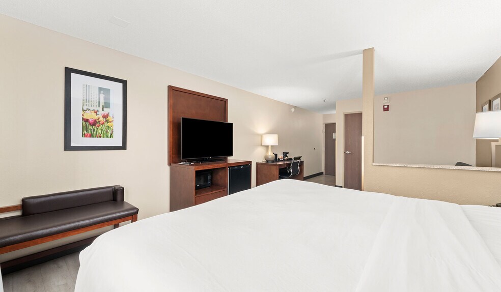 More Photos Of 1775 E Belvidere Rd, Grayslake Hotel For Sale