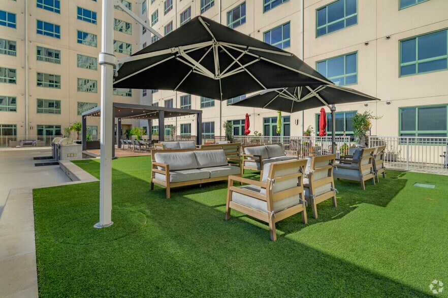 More Photos Of 100 N Santa Rosa St, San Antonio Apartments For Lease