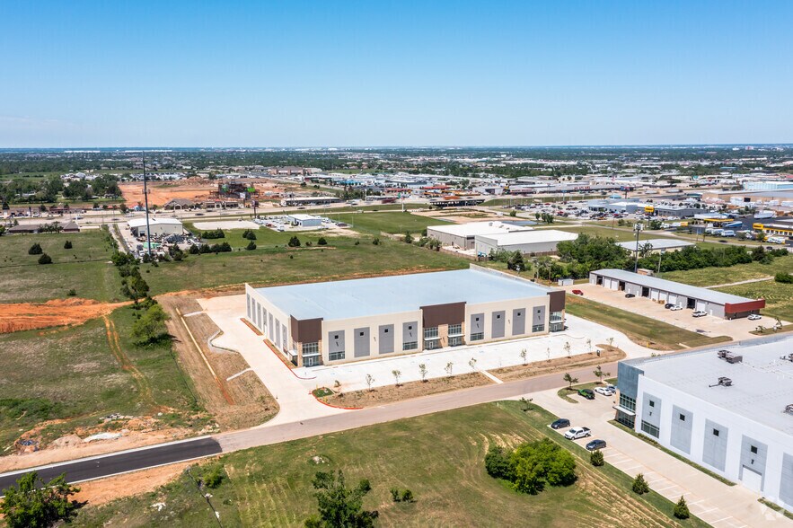 More Photos Of 9201 Polaris Dr, Oklahoma City Distribution For Lease