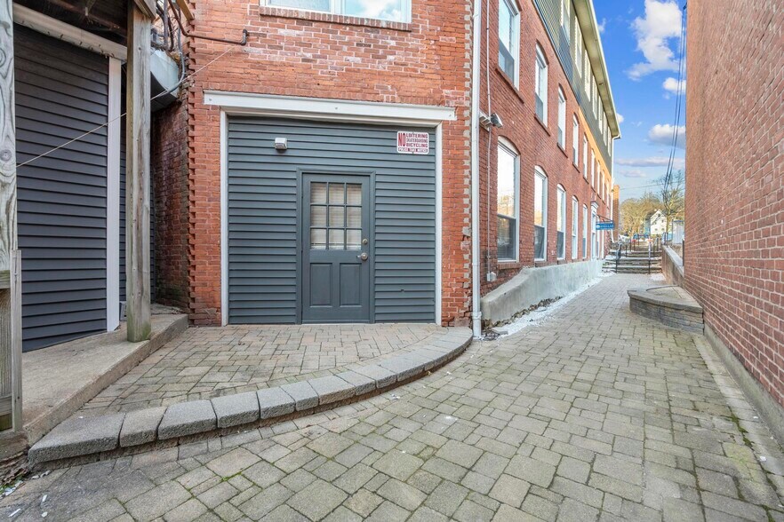 More Photos Of 51 N Main St, Southington Office For Lease