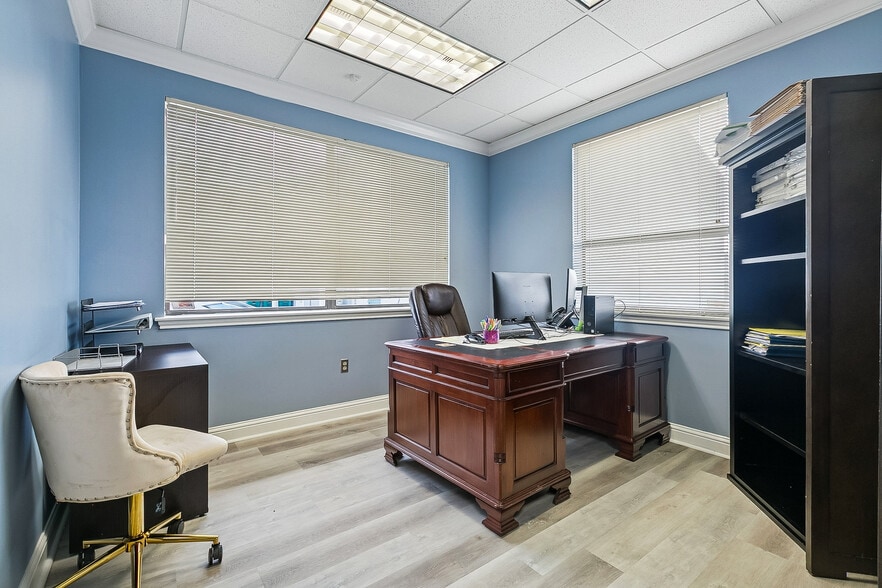 More Photos Of 2309 N Hullen St, Metairie Serviced Offices For Sale