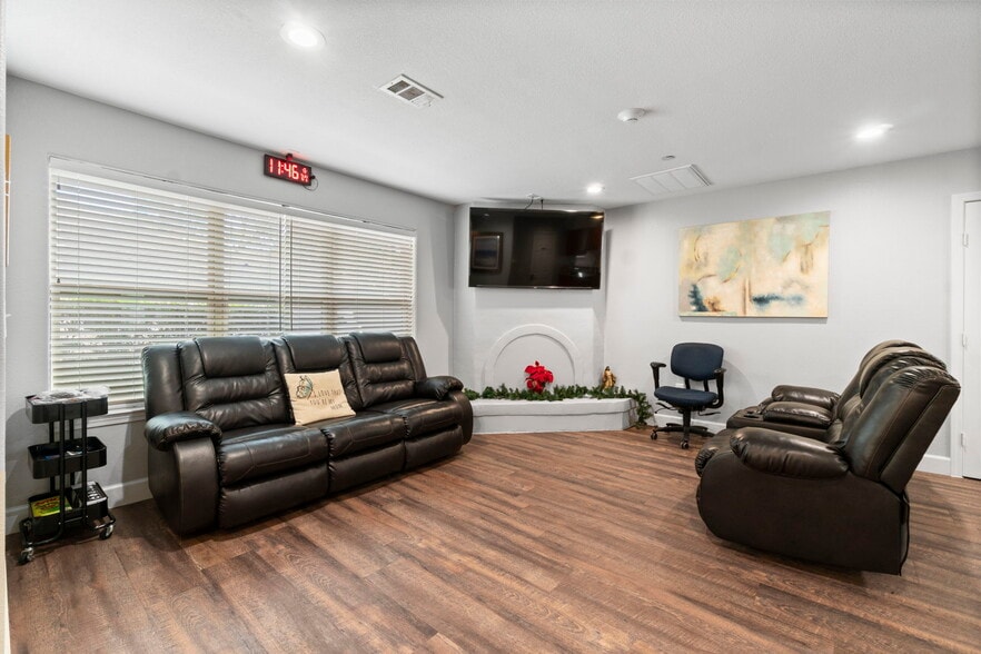More Photos Of 1930 River Falls Dr, Kingwood Assisted Living For Sale