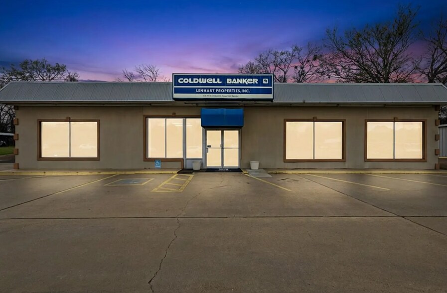 More Photos Of 907 E End Blvd N, Marshall Industrial For Sale