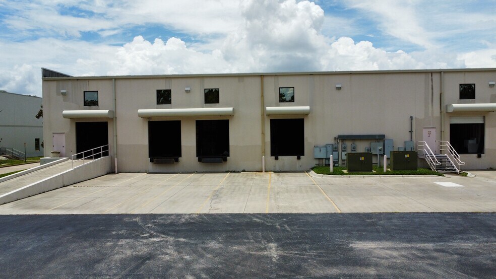 More Photos Of 8901 Boggy Creek Rd, Orlando Warehouse For Lease