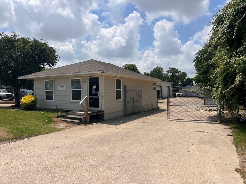 More Photos Of 1608 Tantor Rd, Dallas Distribution For Sale