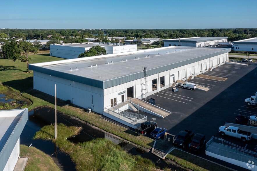 More Photos Of 3320 Vineland Rd, Orlando Unknown For Lease