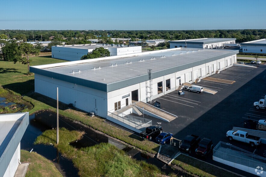 More Photos Of 3320 Vineland Rd, Orlando Unknown For Lease