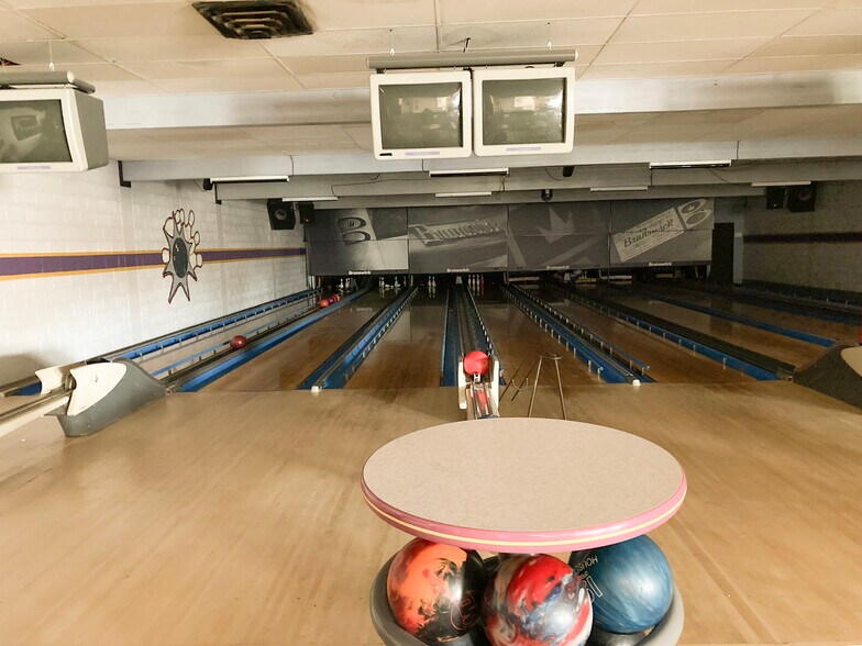 More Photos Of 641 S Columbia Ave, Connell Bowling Alley For Sale