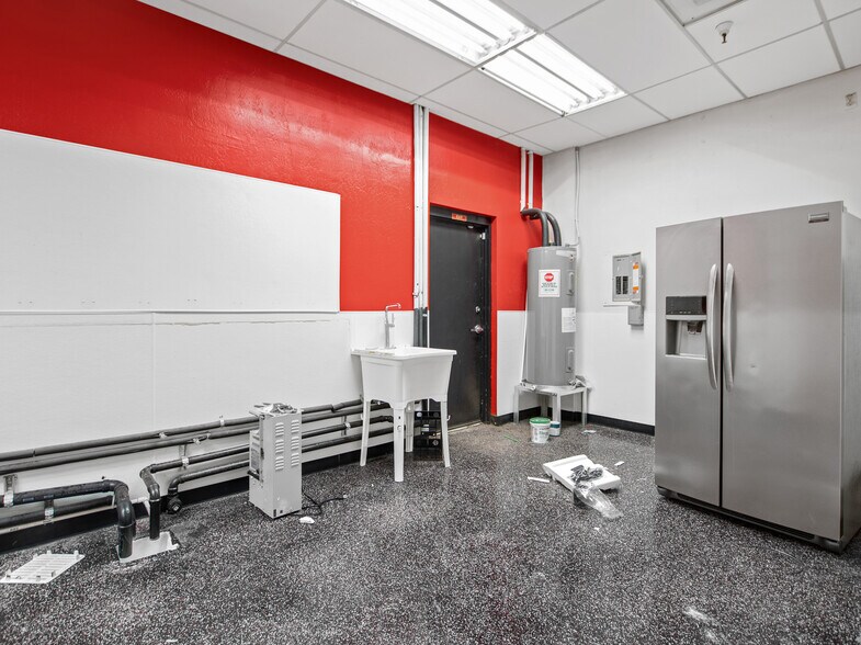 More Photos Of 2111 S Alma School Rd, Mesa General Retail For Lease