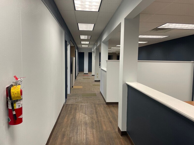 More Photos Of 4211 Glass Rd NE, Cedar Rapids Office For Lease