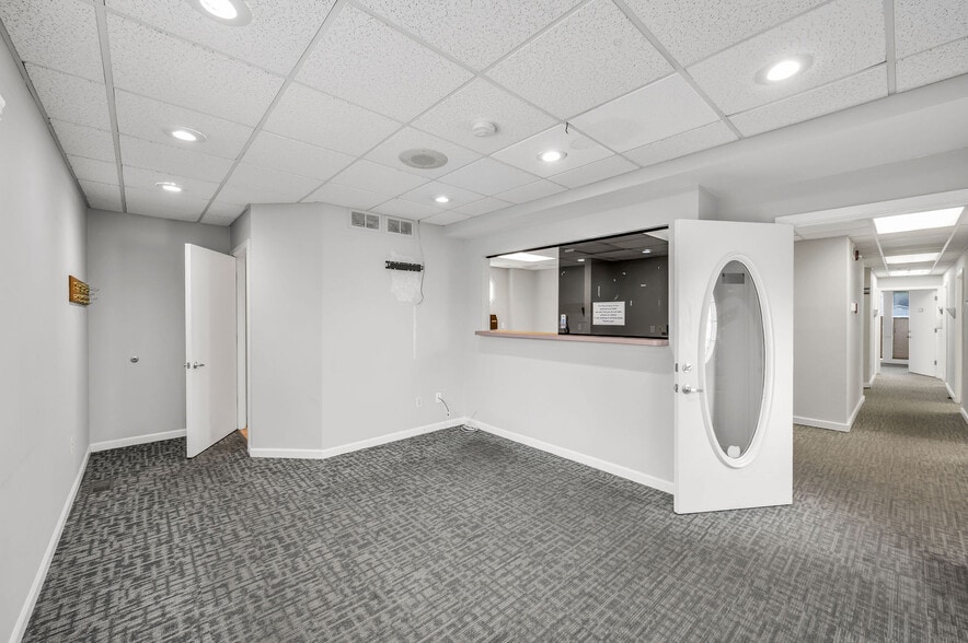 More Photos Of 46 E Somerset St, Raritan Medical For Sale