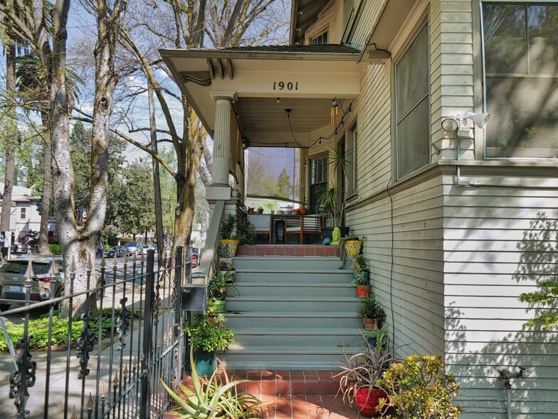 More Photos Of 1901-1903 H St, Sacramento Apartments For Sale