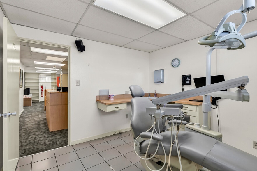 More Photos Of 7930 MacArthur Blvd, Oakland Medical For Sale